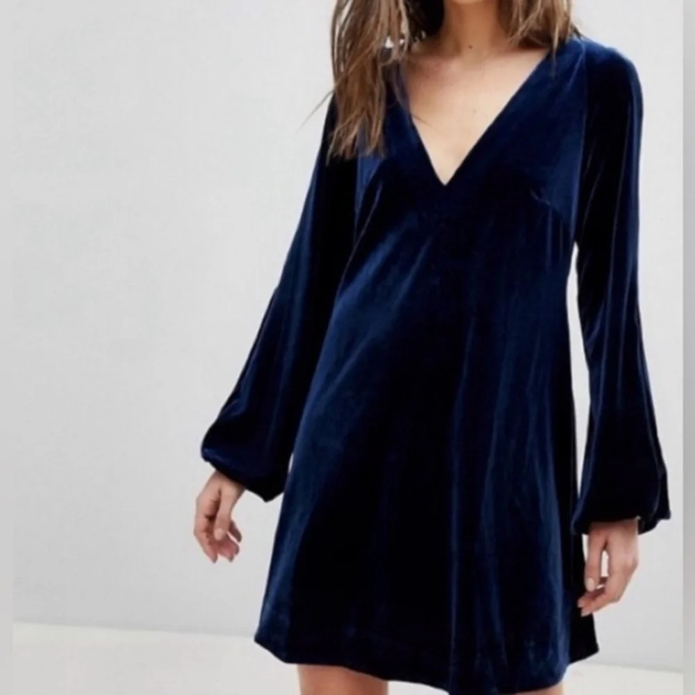 Free People midnight blue velvet balloon sleeve dress - Picture 2 of 14